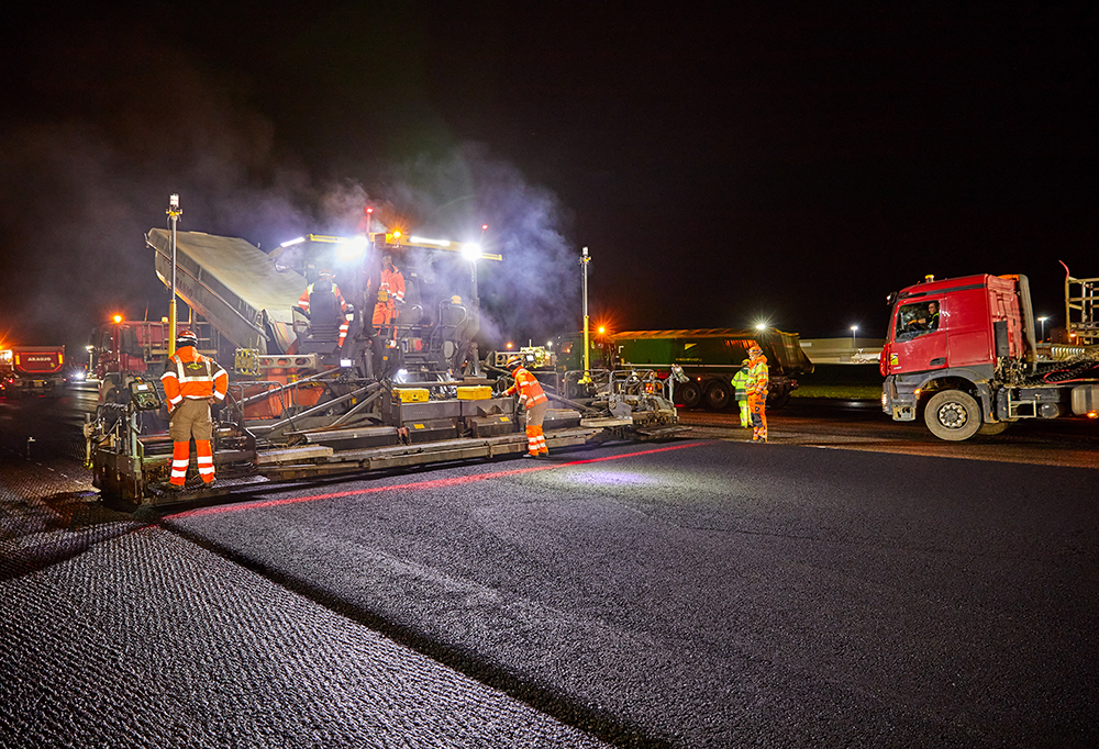 The asphalt pavers use one or two Trimble MT900 Machine Targets depending on their position in the paver setup and are guided in 3D by the Trimble PCS900 Paving Control System and Trimble SPS930 Universal Total Stations -Photo La Compagnie Générale de Photographie 