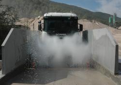 WW220 wheel washing unit in action