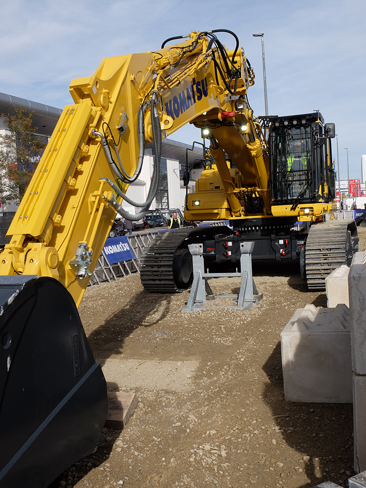 Komatsu’s versatile, high-reach demolition machine allows users to change booms quickly